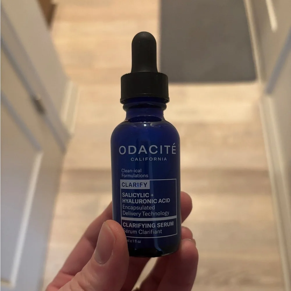 Odacite Clarifying Serum salicylic + hyaluronic acid